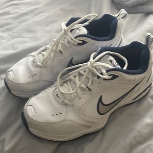 NIKE SHOES- air monarch’s